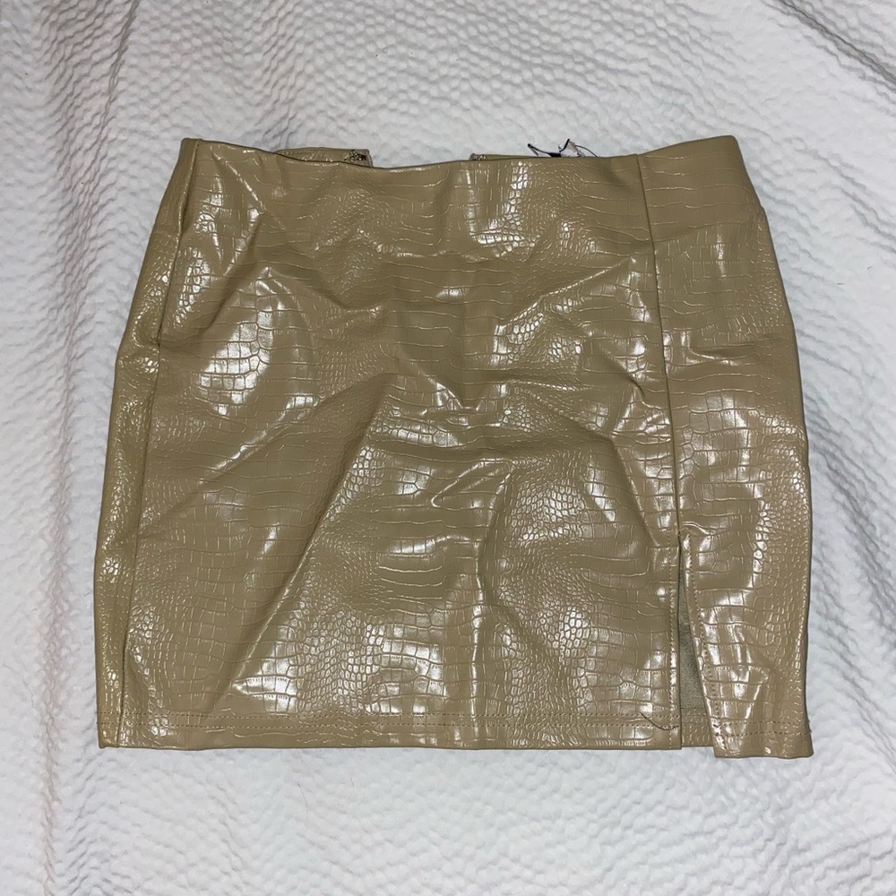 FASHION NOVA Frame in your heart croc miniskirt size XS new w tags!